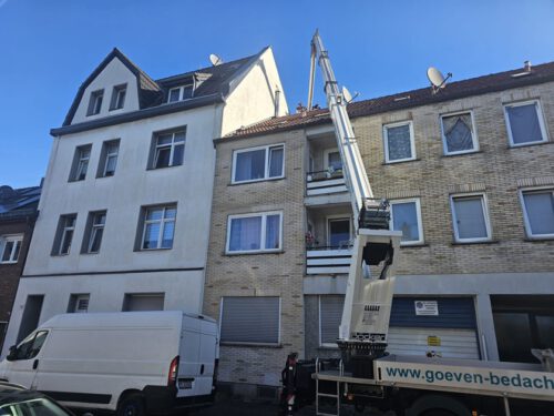 Reparatur Arbeiten mit Autokran Hebebühne 1